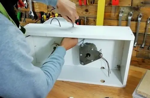 Instalación de interruptor para el torno de alfarero