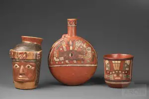 Piezas de cerámica Wari estilo Vinaque